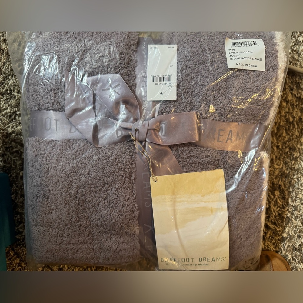 Barefoot Dreams contrast blanket- NWT